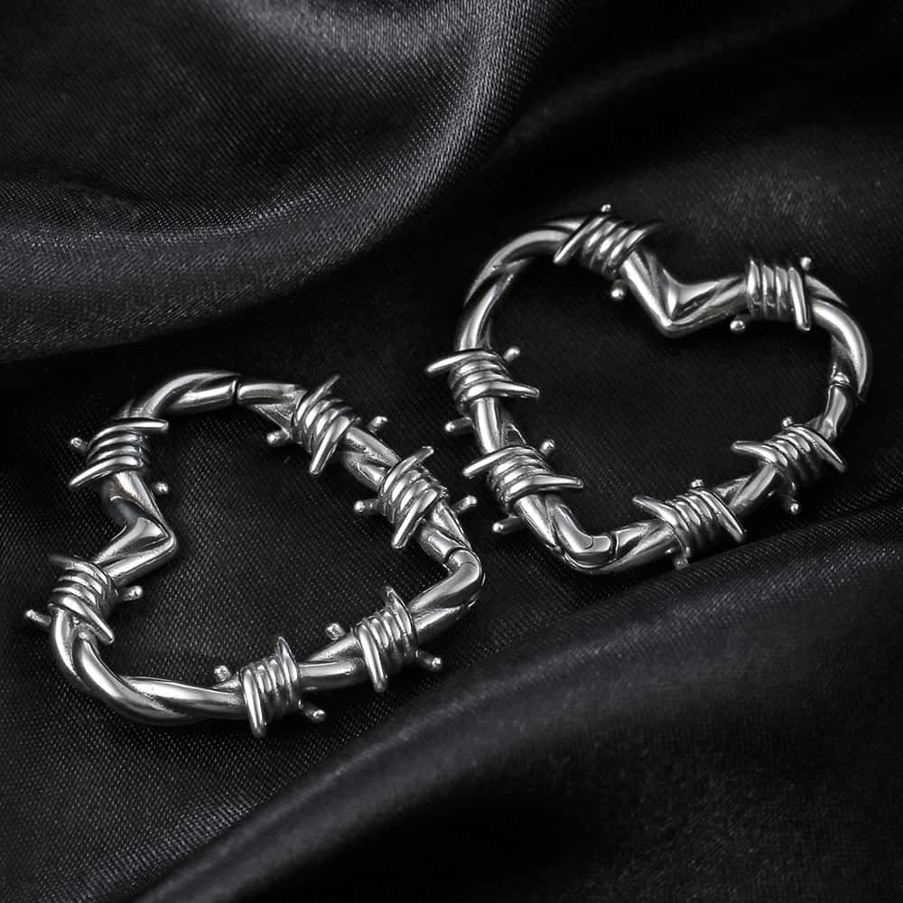 Heart Knot Ear Weights Hanger - Image 4