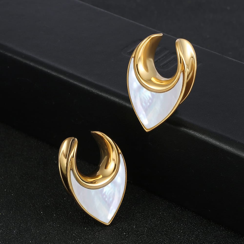 Saddle Conch Shell Ear Gauges - Image 4